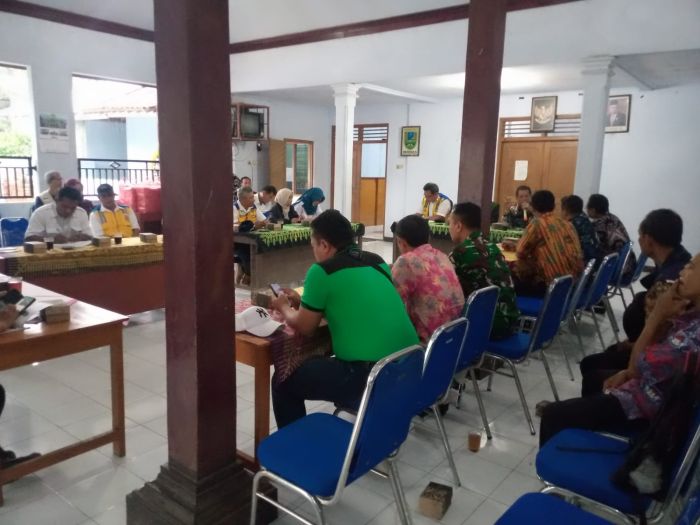 RAPAT KORDINASI TINDAK LANJUT PENANGANAN BANJIR DIWILAYAH BULUSPESANTREN 01