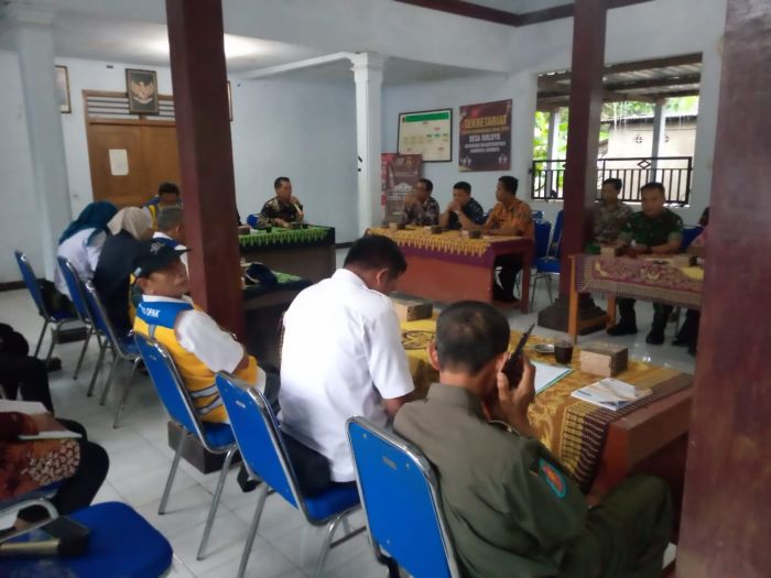 RAPAT KORDINASI TINDAK LANJUT PENANGANAN BANJIR DIWILAYAH BULUSPESANTREN 02