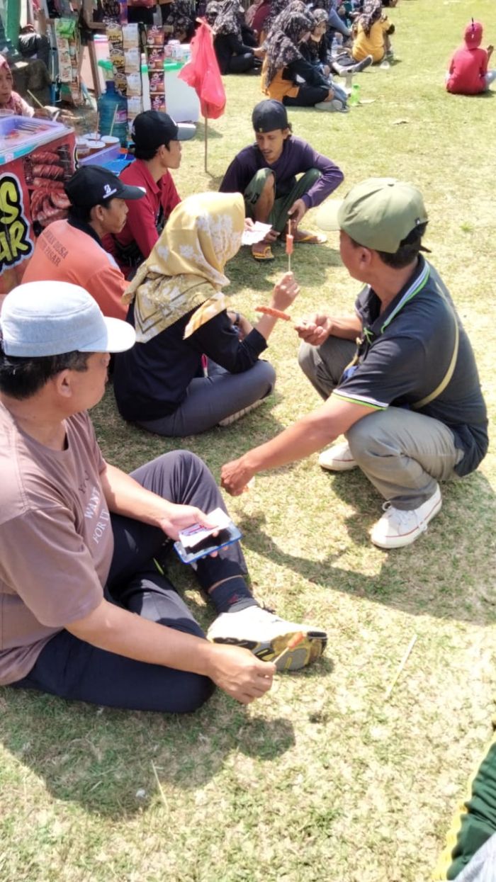 Perangkat Desa Banjurpasar Mengikuti Jalan sehat di Kecamatan Buluspesantren dalam Rangka HUT RI ke - 77 01