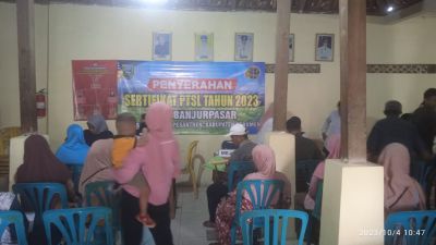 Pembagian Sertifikat Masal (PTSL) Desa Banjurpasar